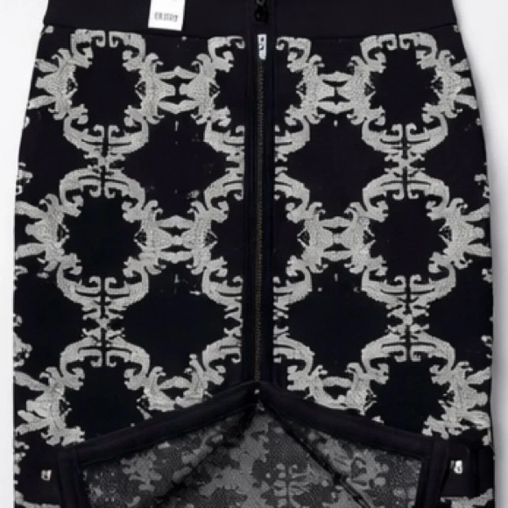 NY&Co Black Silver Metallic Pencil Skirt NWT M - Picture 4 of 16